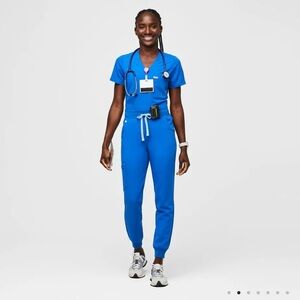 Figs Women's Short Sleeve Tee & Jogger Pants- Blue